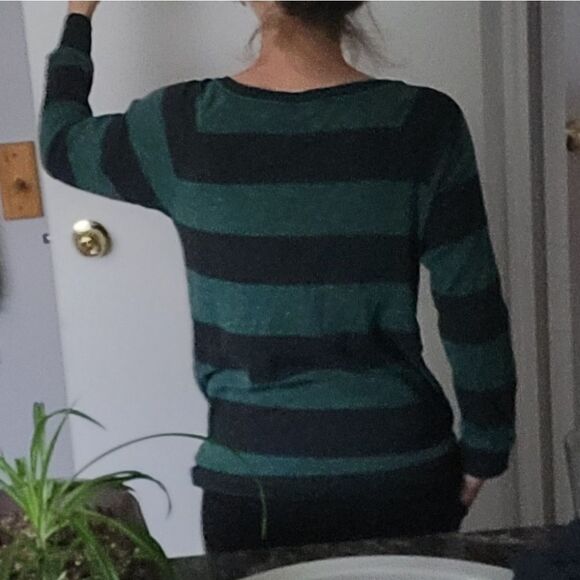 TNA Delmar XS Black & Green Scoopneck Long-sleeve Pullover - Picture 6 of 6